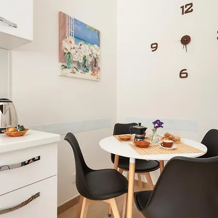 Alma Luxury Elegant 1br Quartiere Africano Self Check In Metro B Апартаменты *